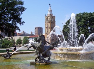 JC_Nichols_Fountain_by_Henri-Léon_Gréber_Kansas_City
